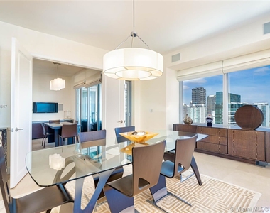 1425 Brickell Ave - Photo Thumbnail 9