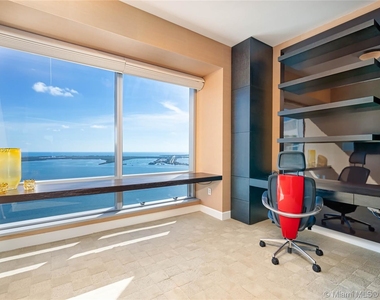 1425 Brickell Ave - Photo Thumbnail 6