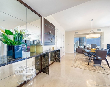 1425 Brickell Ave - Photo Thumbnail 10