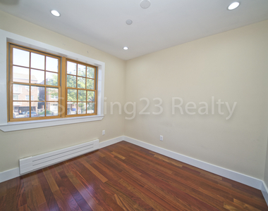 21-8 Steinway Street - Photo Thumbnail 3