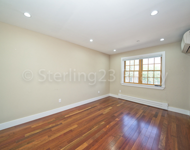 21-8 Steinway Street - Photo Thumbnail 2