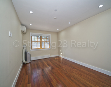 21-8 Steinway Street - Photo Thumbnail 5