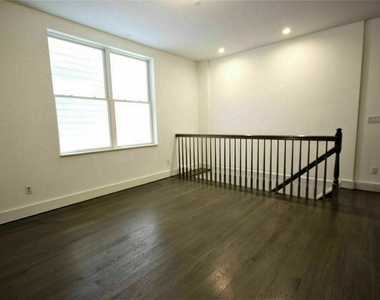 273 Leonard Street - Photo Thumbnail 1