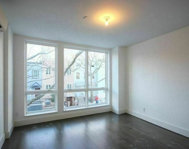 273 Leonard Street - Photo Thumbnail 8