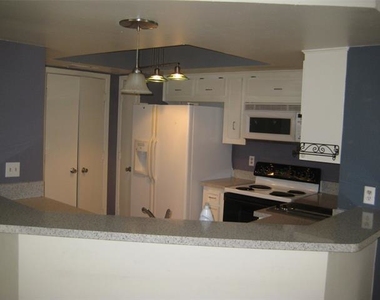 9308 Greenville Avenue - Photo Thumbnail 5