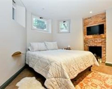 363 Marlborough Unit 3 - Photo Thumbnail 8