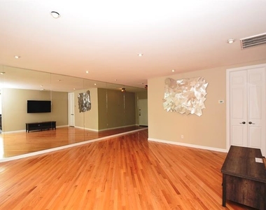 1421 Peachtree Street Ne - Photo Thumbnail 4