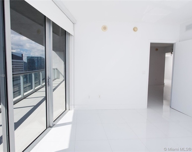 495 Brickell Ave - Photo Thumbnail 7