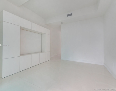 1080 Brickell Ave - Photo Thumbnail 10