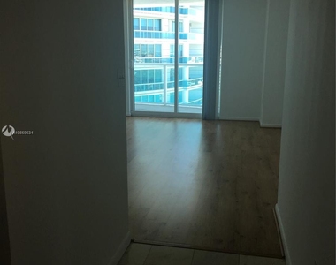 2101 Brickell Ave - Photo Thumbnail 8