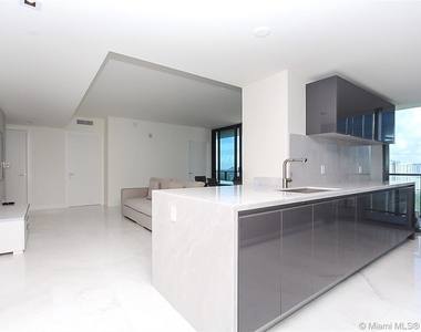 1451 Brickell Ave - Photo Thumbnail 6