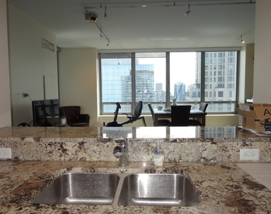 600 North Lake Shore Drive - Photo Thumbnail 5