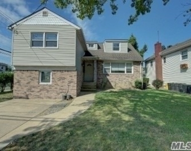 559 Arlington Pl - Photo Thumbnail 0