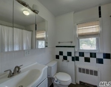 559 Arlington Pl - Photo Thumbnail 5