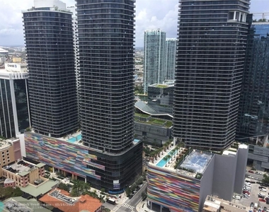 1010 Brickell Ave - Photo Thumbnail 8