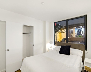 349 Kent Ave - Photo Thumbnail 10