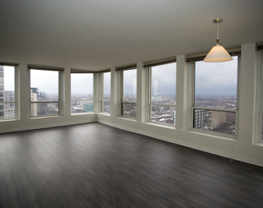 5035 S East End Ave - Photo Thumbnail 1109