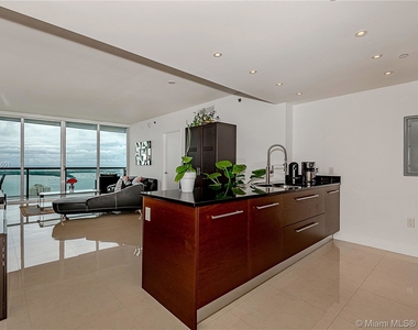 465 Brickell Ave - Photo Thumbnail 7