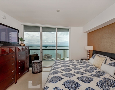 465 Brickell Ave - Photo Thumbnail 12