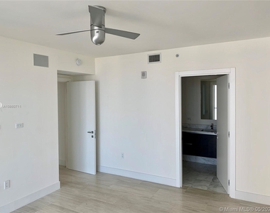 1451 Brickell Ave - Photo Thumbnail 8