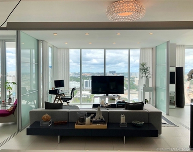 1040 Biscayne Blvd - Photo Thumbnail 3