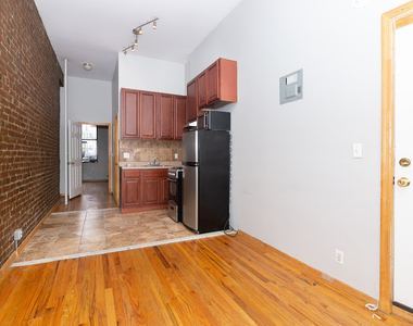 560 Grand Street - Photo Thumbnail 4