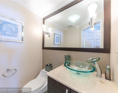 4240 Galt Ocean Dr - Photo Thumbnail 21