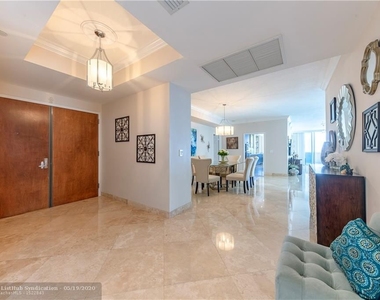 4240 Galt Ocean Dr - Photo Thumbnail 2