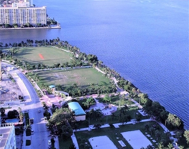 2001 Biscayne Bl - Photo Thumbnail 44