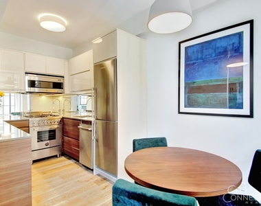 333 W 56th St - Photo Thumbnail 2