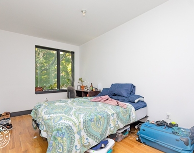 562 Park Pl - Photo Thumbnail 5