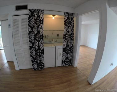 821 Collins Ave - Photo Thumbnail 8