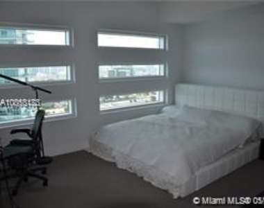 1040 Biscayne Blvd - Photo Thumbnail 4