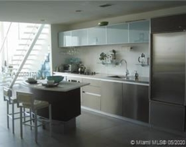 1040 Biscayne Blvd - Photo Thumbnail 2