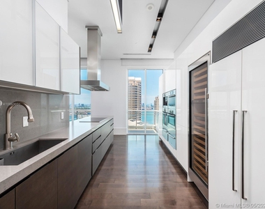 900 Brickell Key Blvd - Photo Thumbnail 12