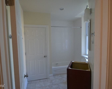 703 Walnut Street 3f - Photo Thumbnail 6