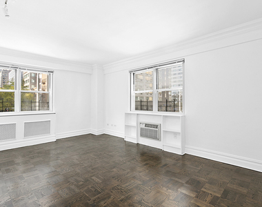 302 East 66th Street - Photo Thumbnail 5