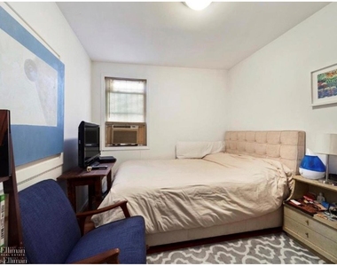 228 Bleecker St - Photo Thumbnail 3