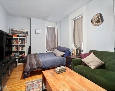 228 Bleecker St - Photo Thumbnail 2