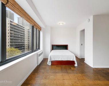 372 Central Park West - Photo Thumbnail 2