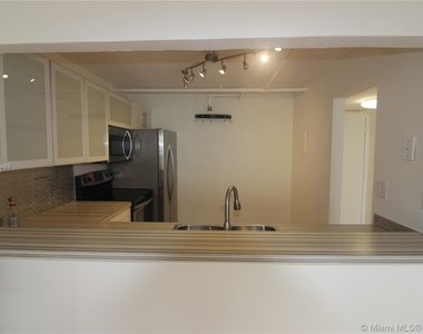 555 Ne 15th St Apt 19b - Photo Thumbnail 4