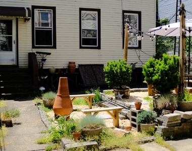 284 Devoe Street - Photo Thumbnail 8