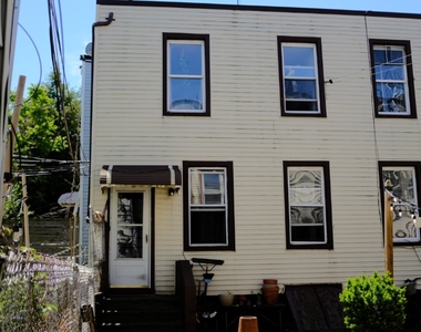 284 Devoe Street - Photo Thumbnail 10