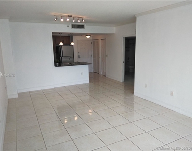 2000 N Bayshore Dr  #513 - Photo Thumbnail 4