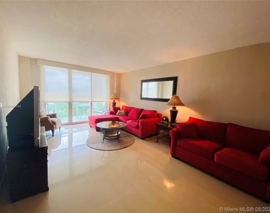 19380 Collins Ave - Photo Thumbnail 24