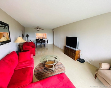 19380 Collins Ave - Photo Thumbnail 18