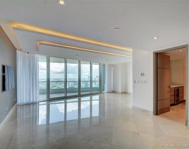 1643 Brickell Ave - Photo Thumbnail 8