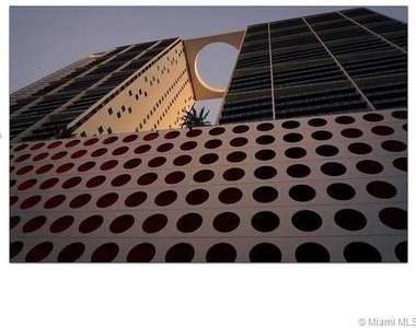 500 Brickell Ave - Photo Thumbnail 21