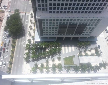 500 Brickell Ave - Photo Thumbnail 3