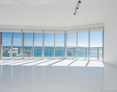 465 Brickell Ave - Photo Thumbnail 9